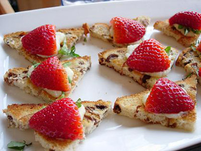 Food Porn: Strawberry Basil Bruschetta